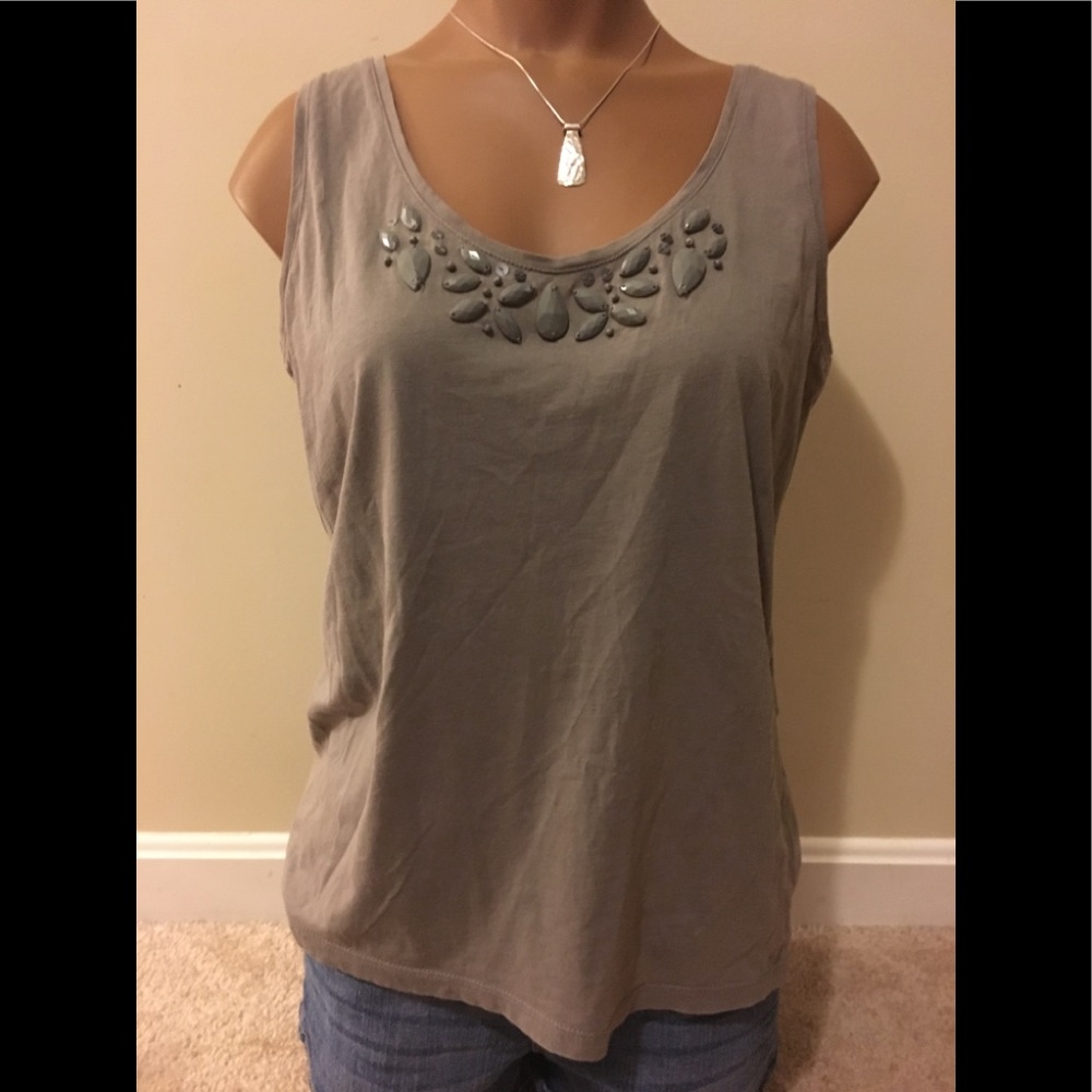 ✨EUC Ann Taylor taupe tank with Jeweled bib✨